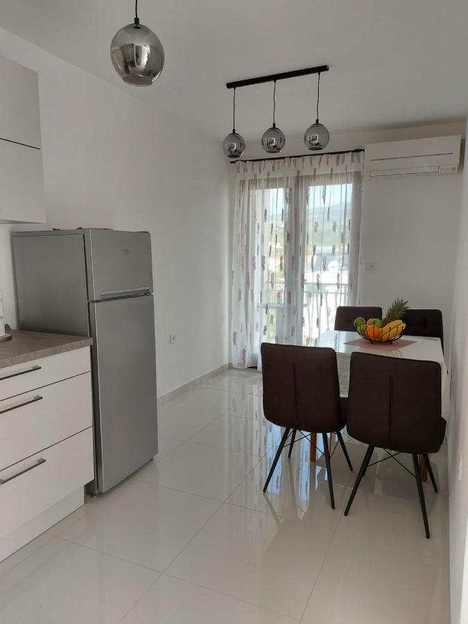 Apartmani I & J Seric Seget Vranjica Exterior photo