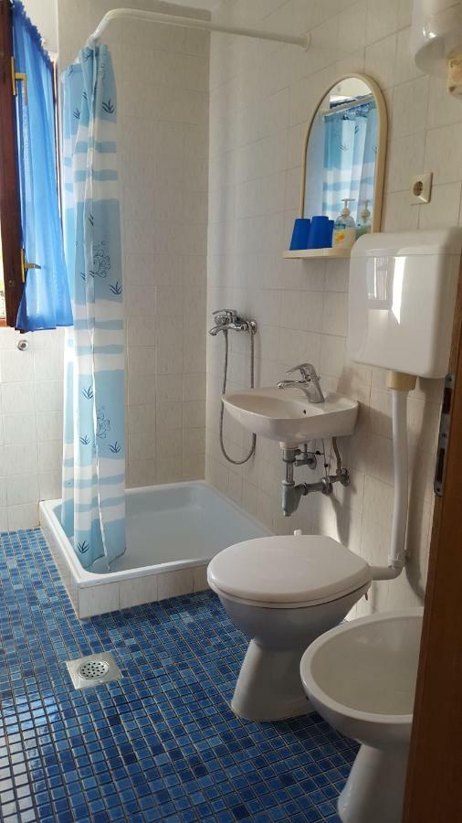 Apartmani I & J Seric Seget Vranjica Exterior photo